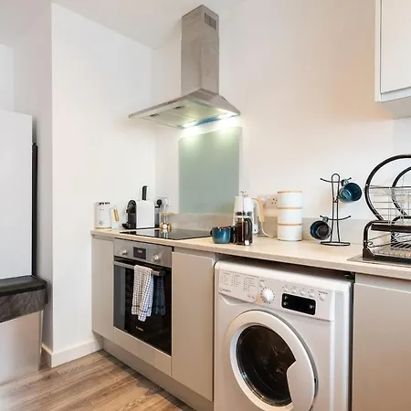 Apartment Stylish 1 Bed - Town Centre, 4 *