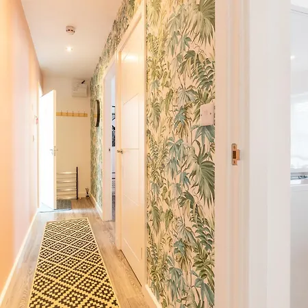 Stylish 1 Bed - Town Centre, 4 *