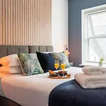 Stylish 1 Bed - Town Centre, 4 *