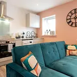 Stylish 1 Bed - Town Centre, 4 해러게이트