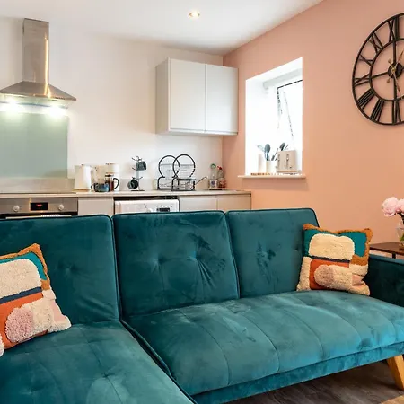 Stylish 1 Bed - Town Centre, 4 아파트 해러게이트